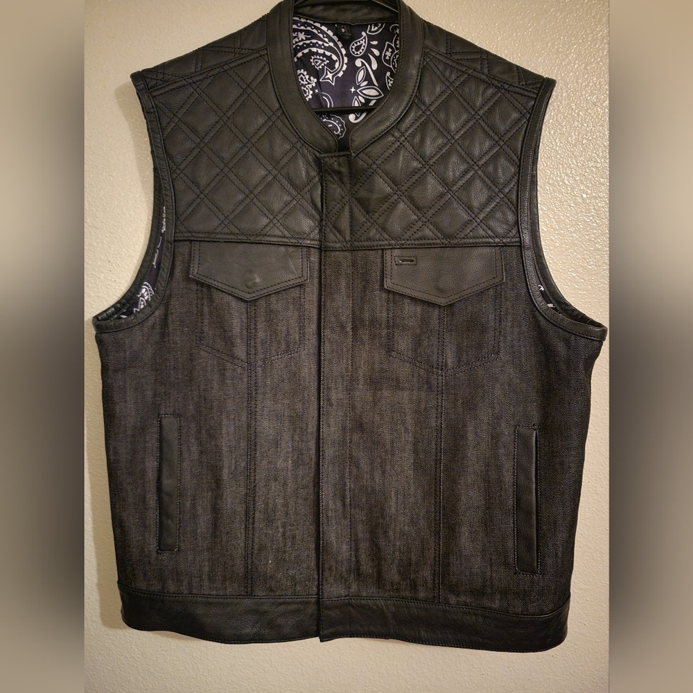 Club style motorcycle vest